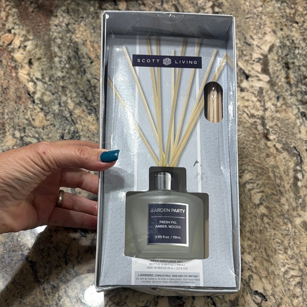 Scott Living Garden Party Reed Diffuser fresh fig, Amber, woods NIB